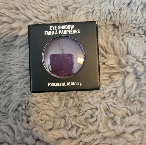 MAC Eyeshadow Power to the purple matte - Picture 3 of 7